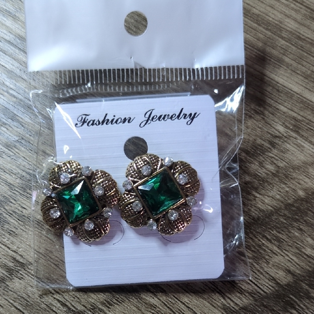 Elegant Green and Gold Fashion Earrings